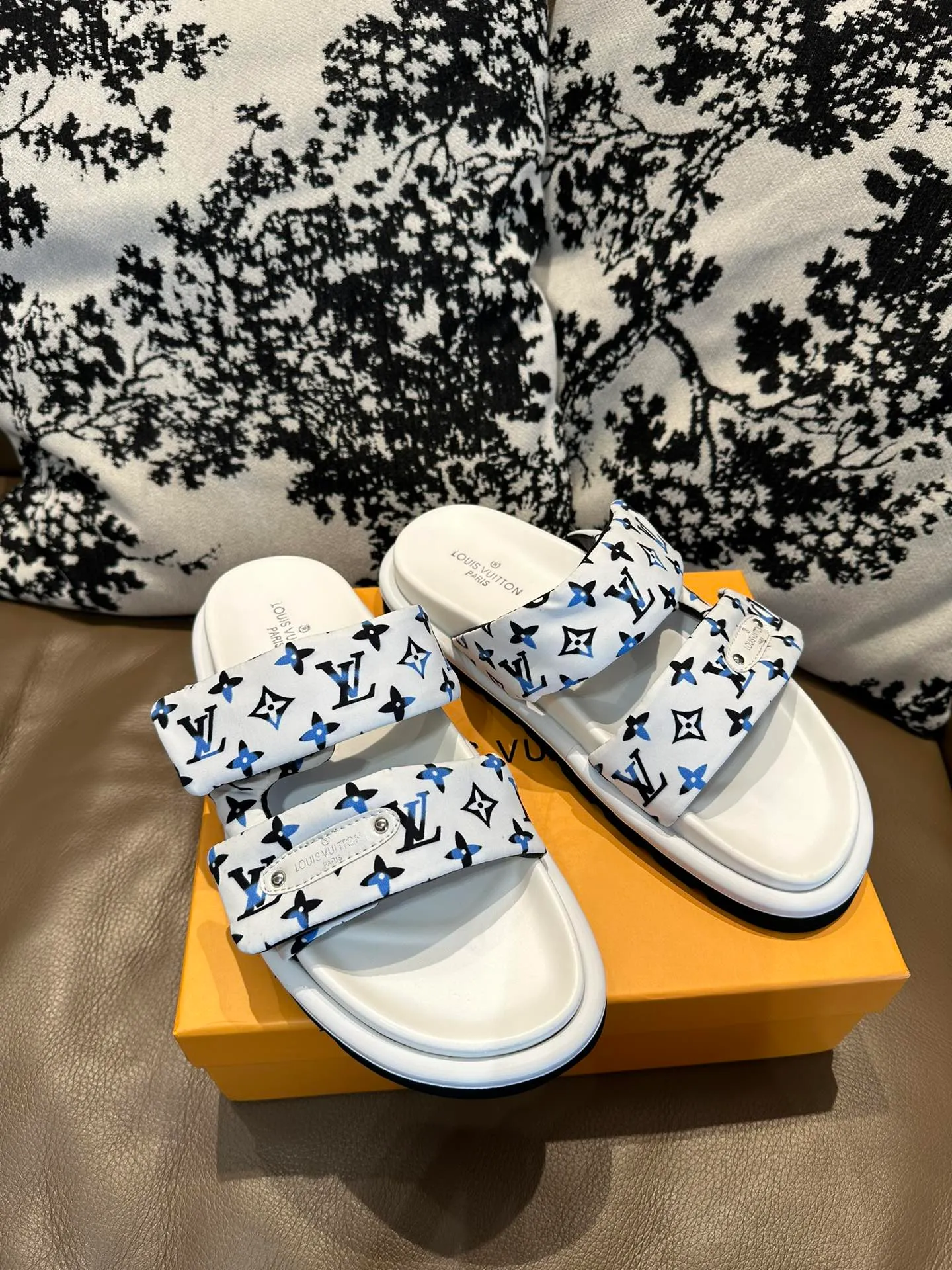 Men's shoes 💰360💰 LV. Slippers 🩴High silk fabric original PU water table rubber outsole, size 35-46